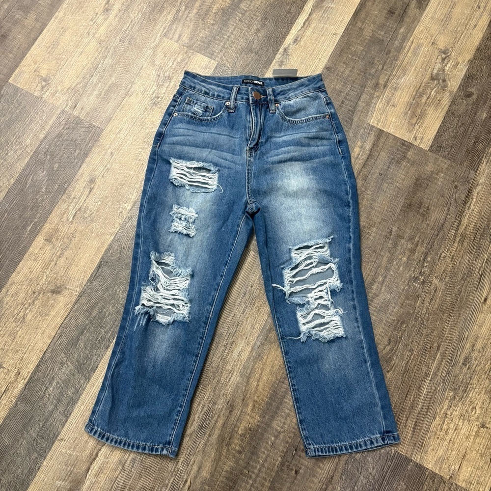 Fashion nova size 3 capri style distressed jeans